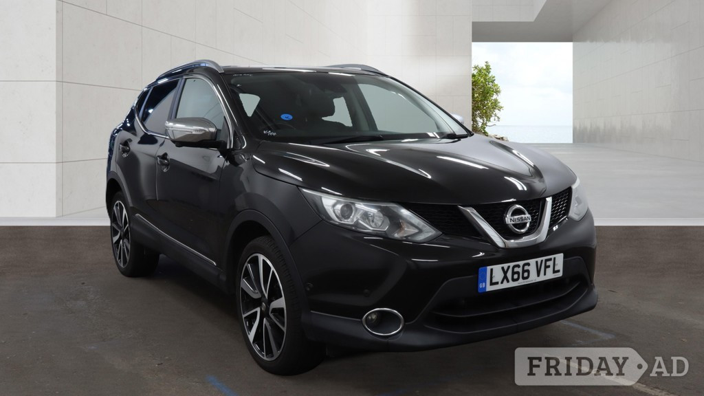 Nissan Qashqai 2016 in Hounslow