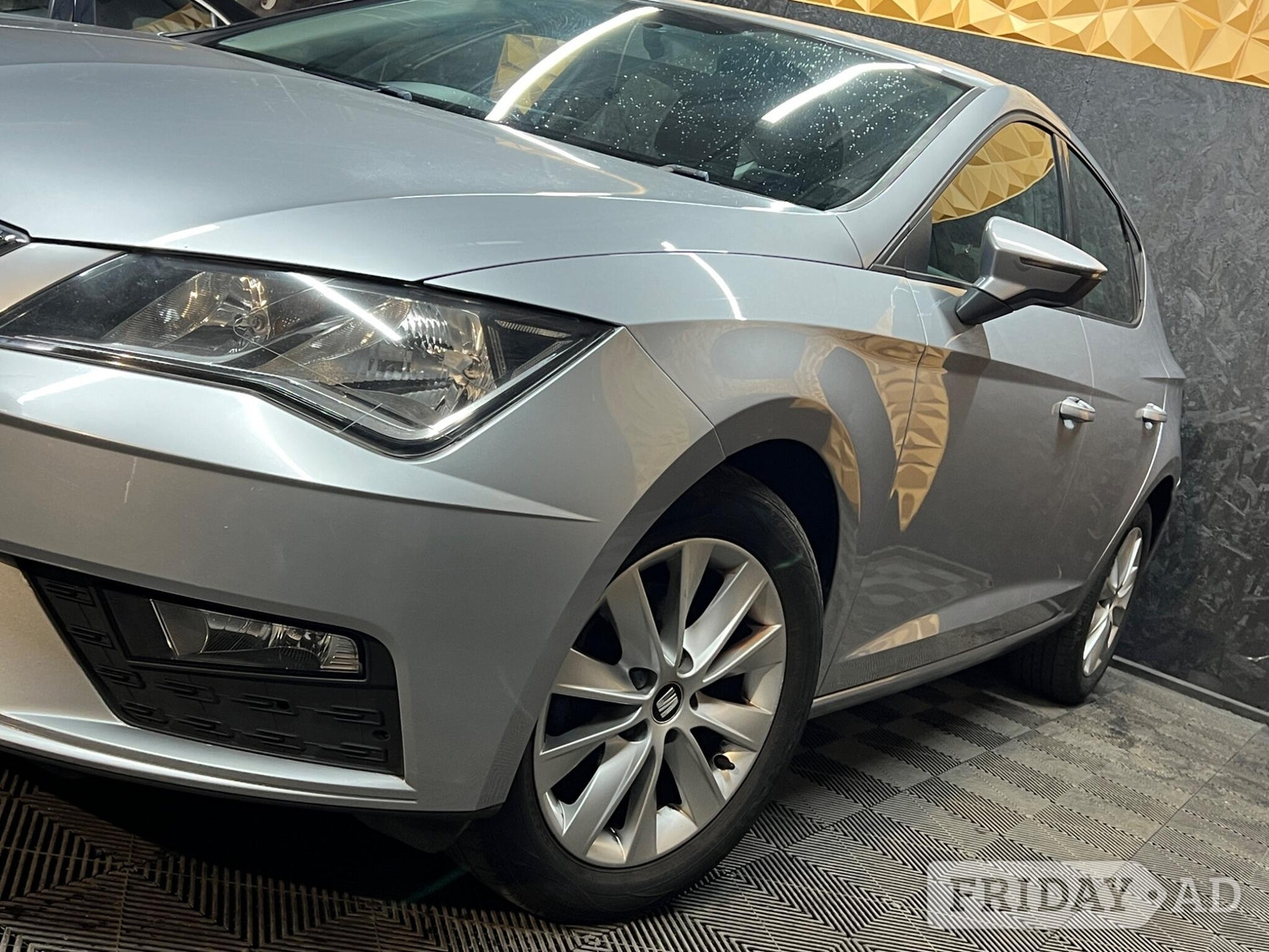 [ berth ]SEAT Leon