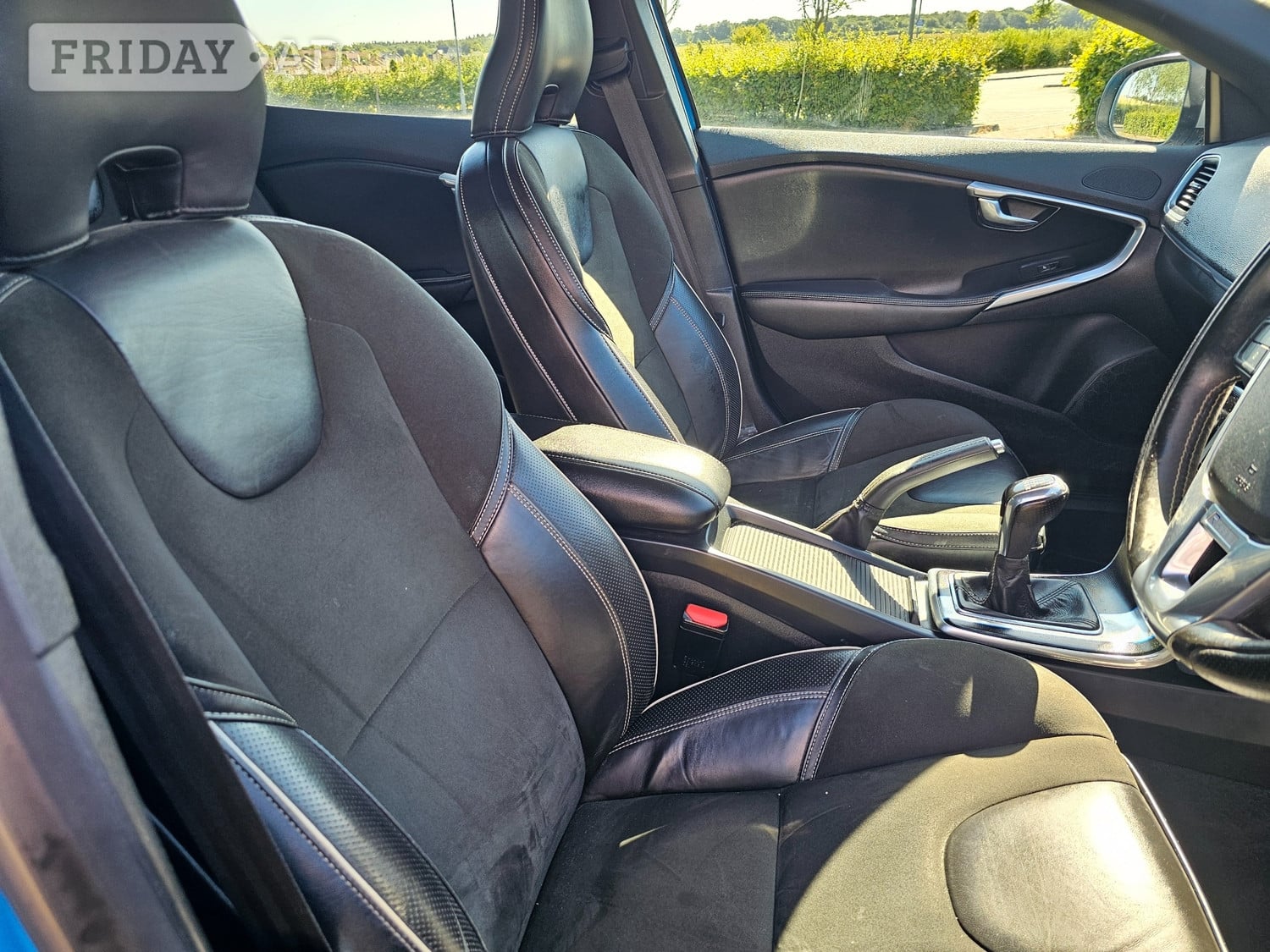 Volvo V40 2015 - Cars in Andover