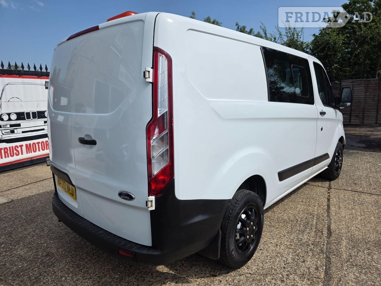[ berth ]Ford Transit Custom