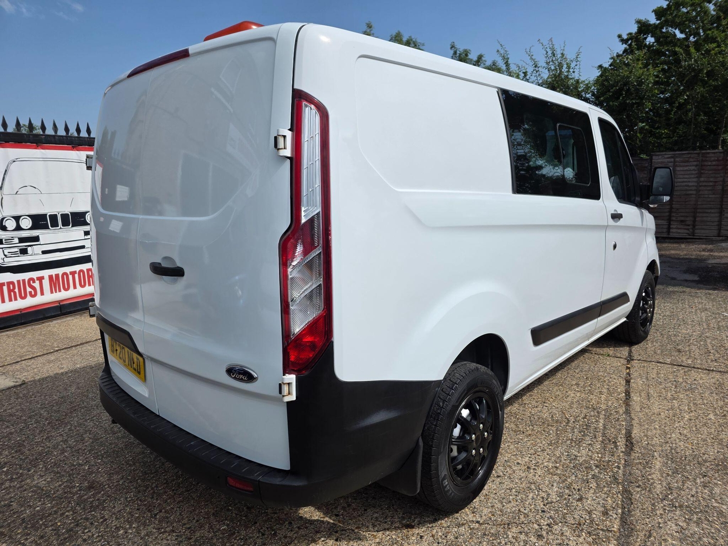 [ berth ]Ford Transit Custom