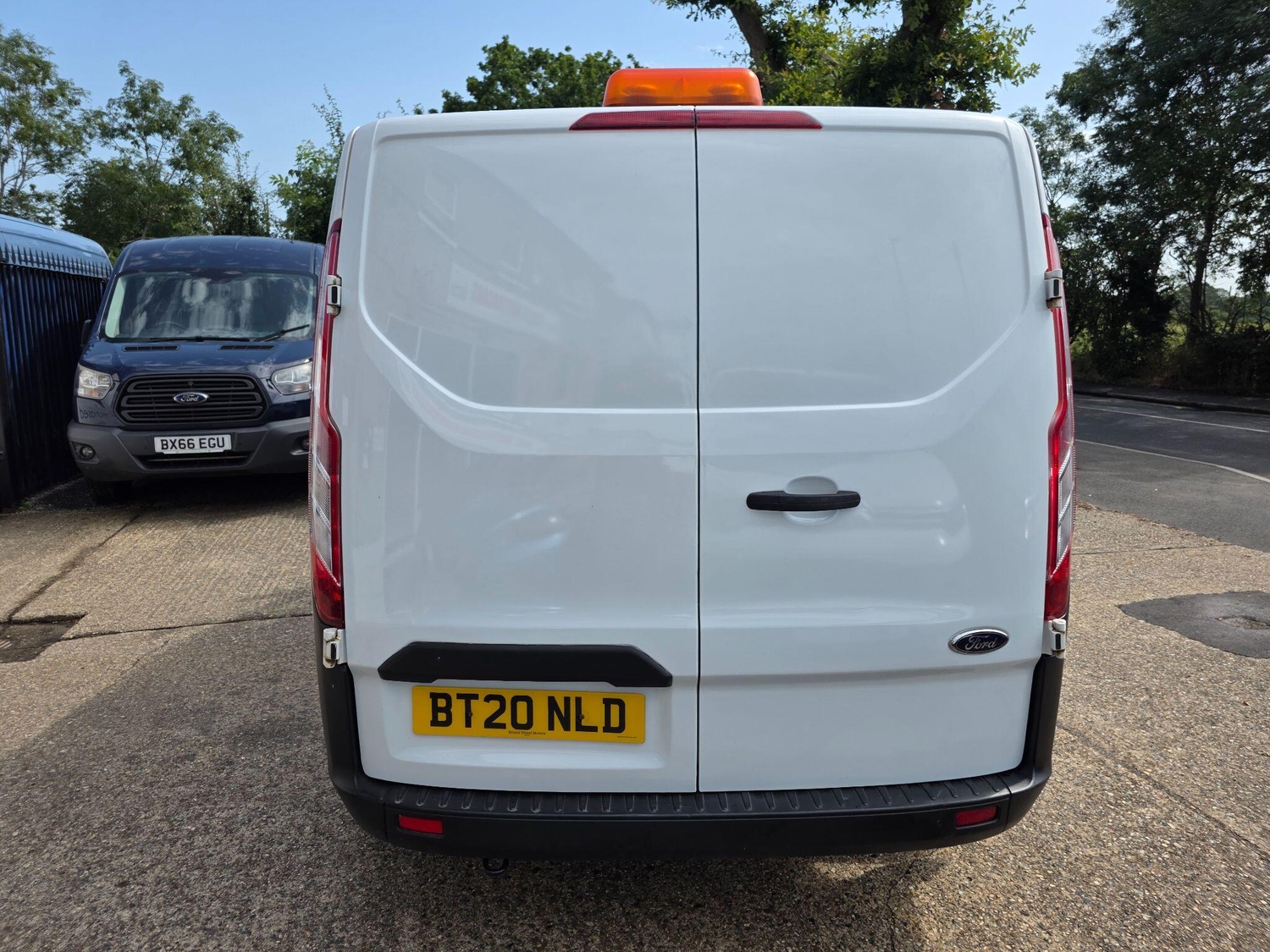 Ford Transit Custom 2020 - Vans & Commercial Vehicles in Hounslow