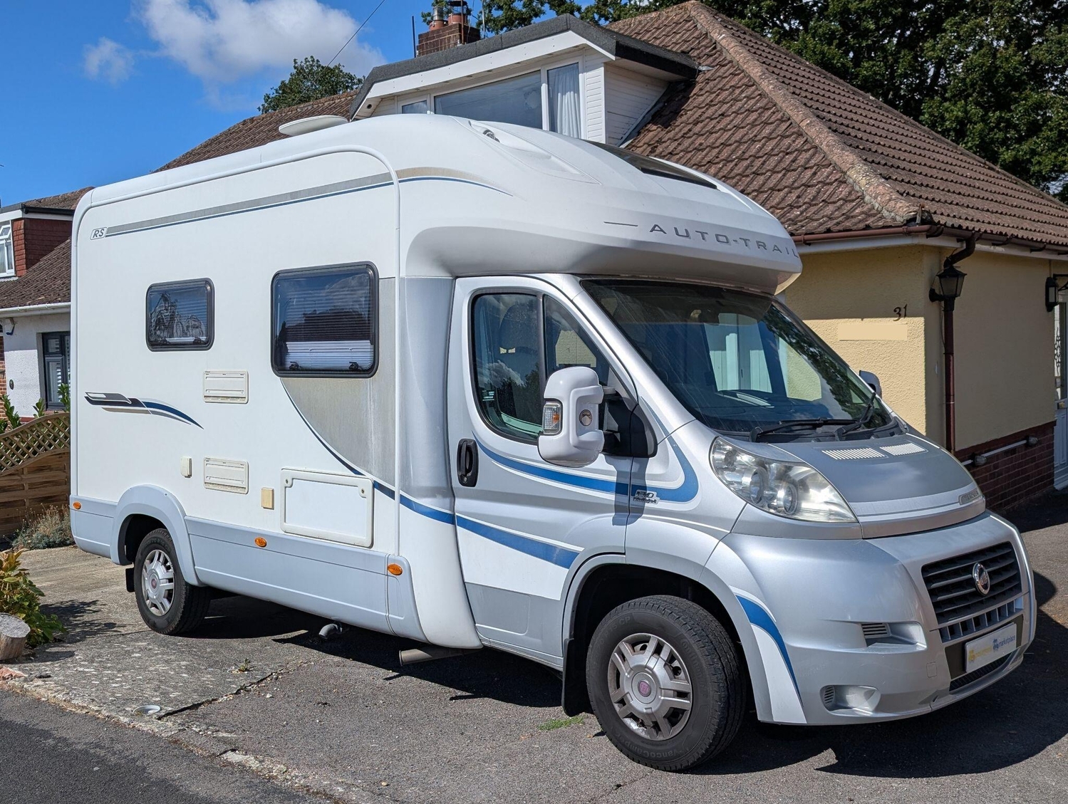 [2 berth ]Auto-Trail Tracker