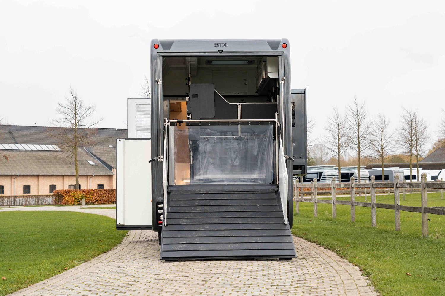 Stephex  Volvo FL280 Horsebox - Trailers & Horseboxes