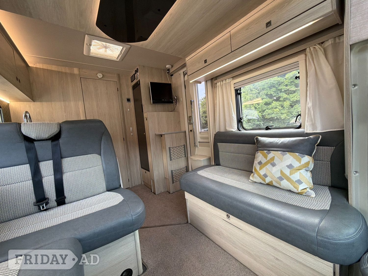 Auto-Trail F-Line F60 2022 - Motorhomes & Caravans