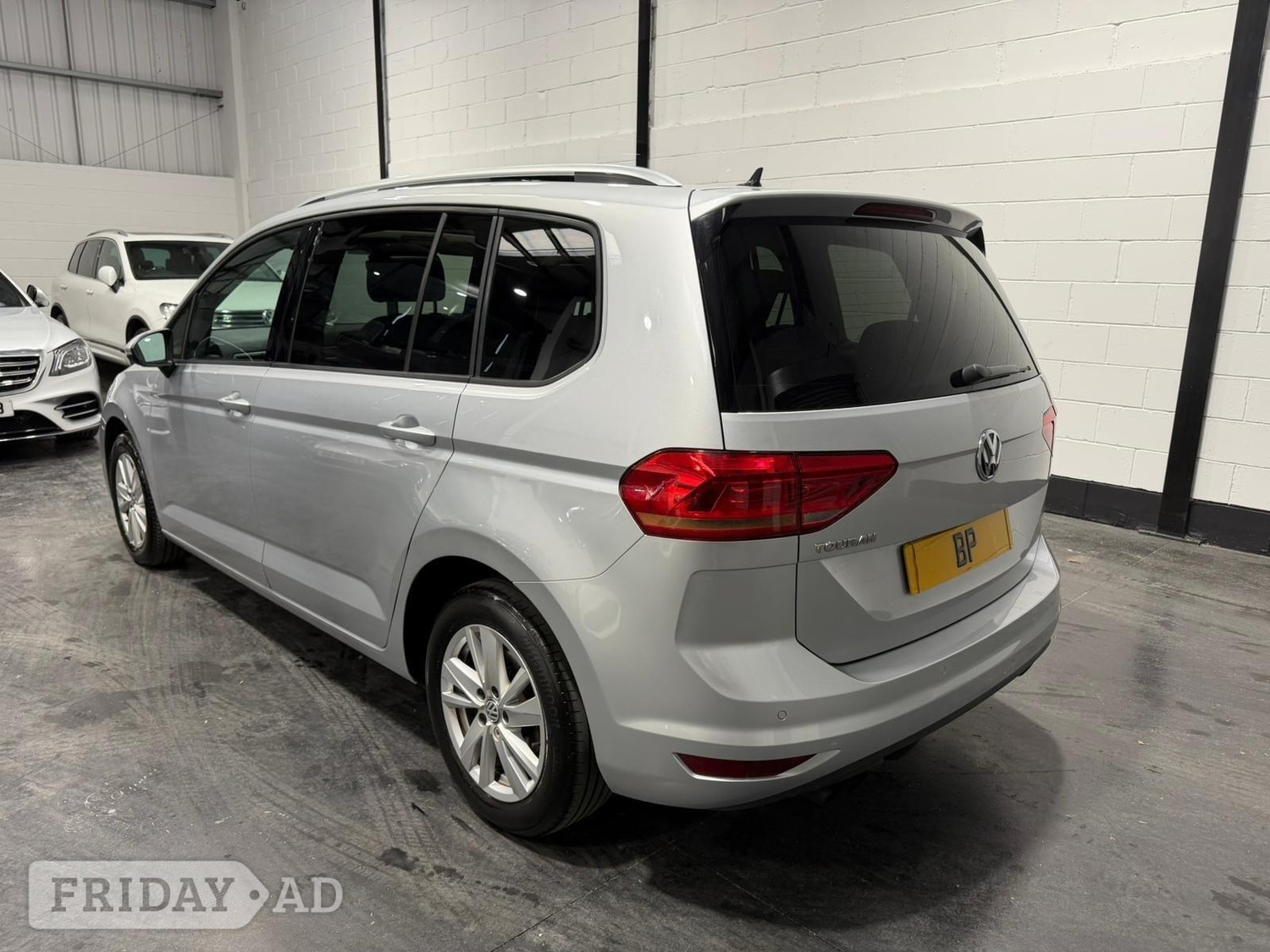 Volkswagen Touran 2020 - Cars