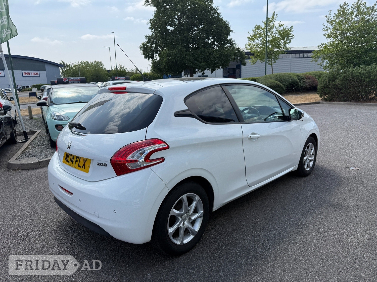 [ berth ]Peugeot 208