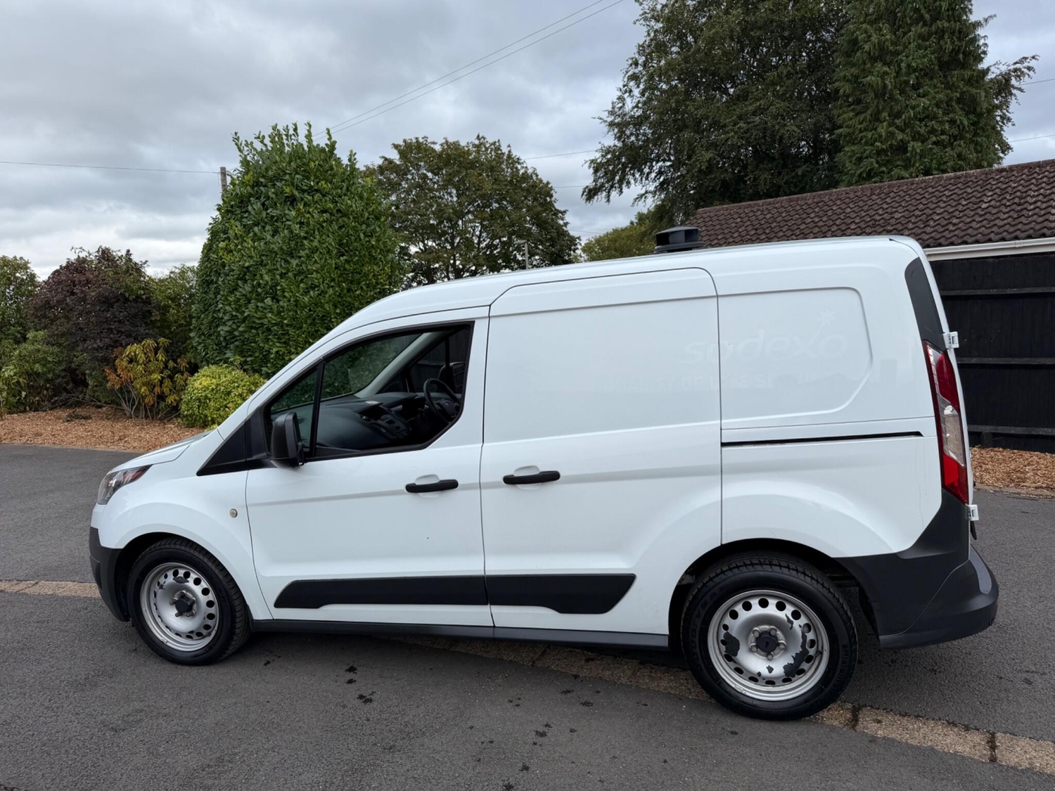 Ford Transit Connect 2018 - Vans & Commercial Vehicles in Addlestone