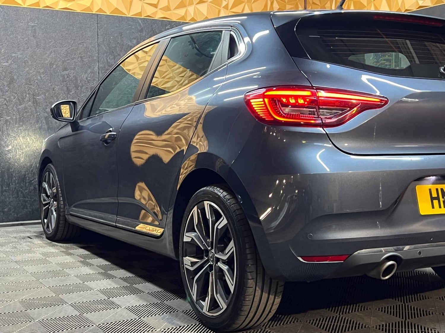 Renault Clio 2021 - Cars in Halifax