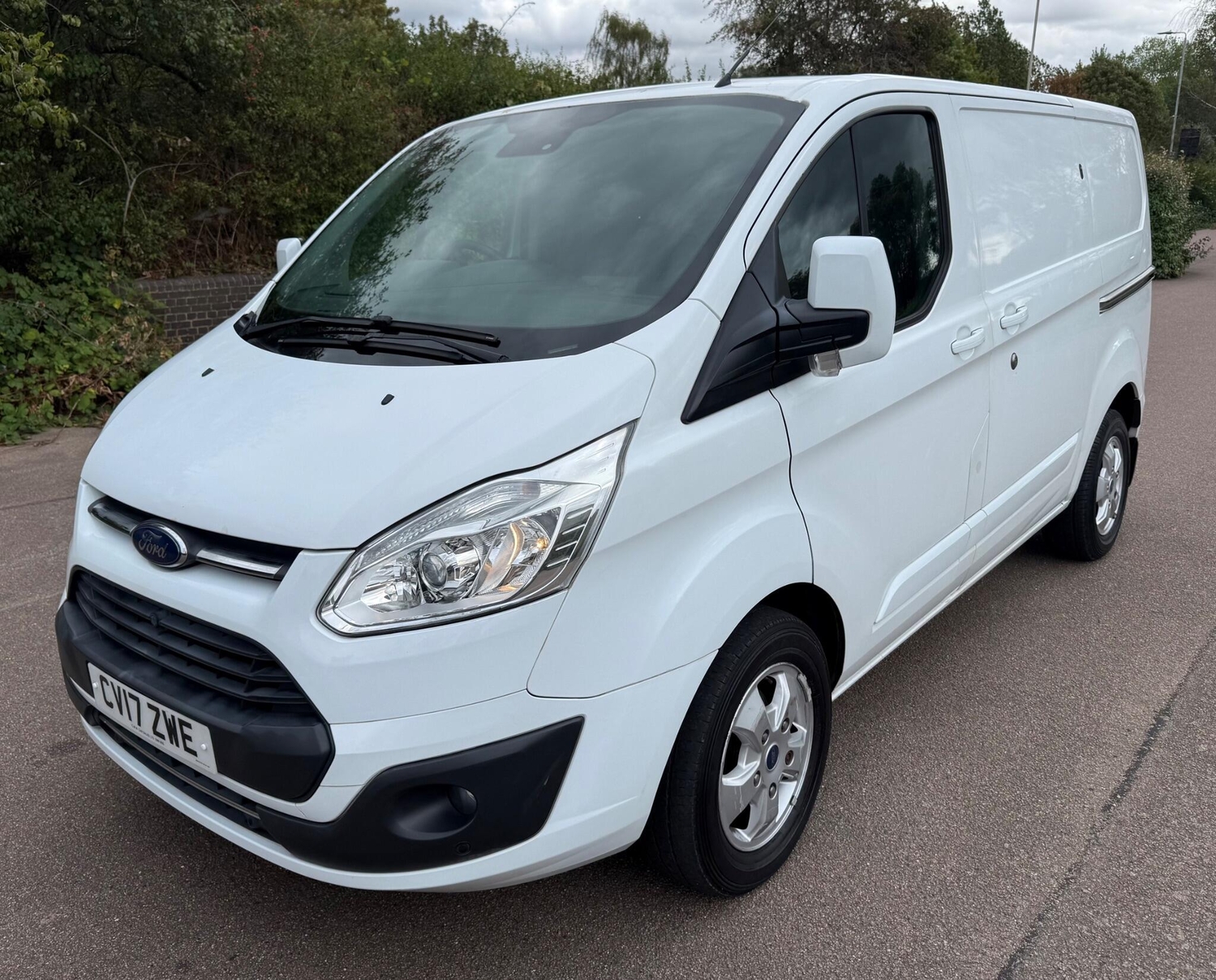[ berth ]Ford Transit Custom