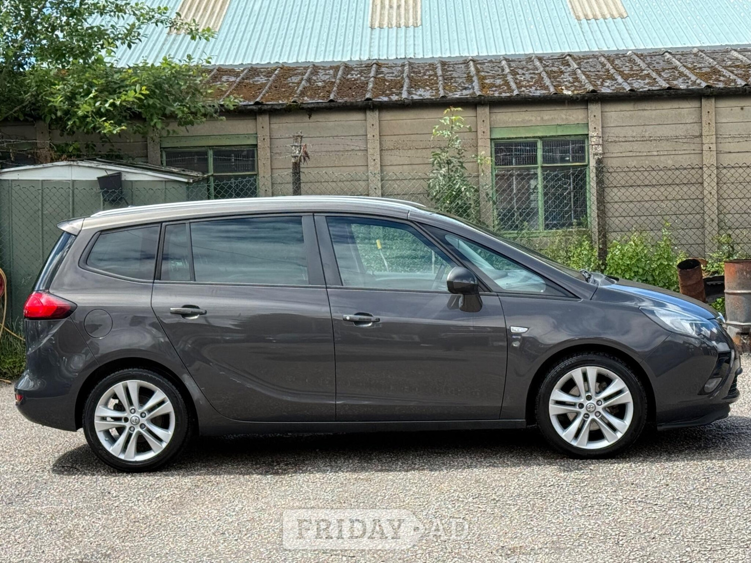 [ berth ]Vauxhall Zafira Tourer