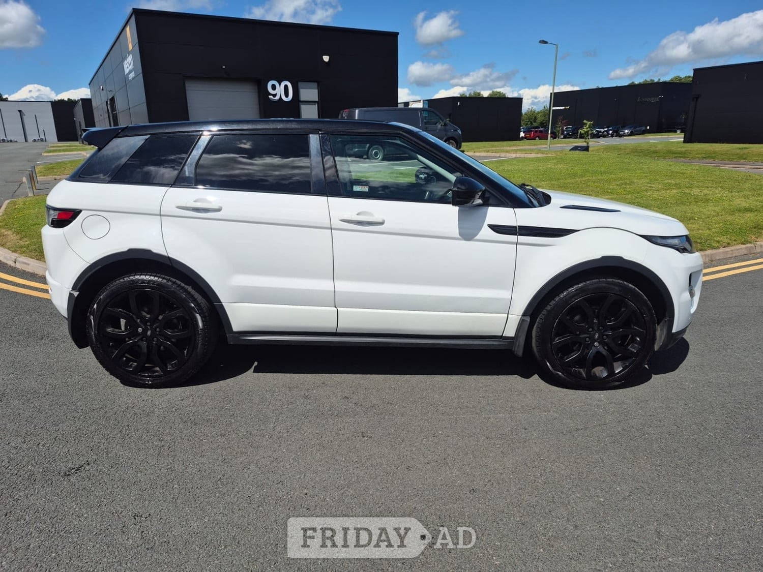 [ berth ]Land Rover Range Rover Evoque