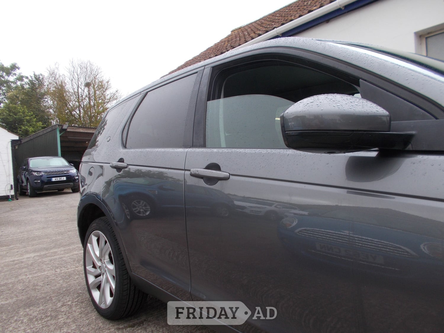 [ berth ]Land Rover Discovery Sport