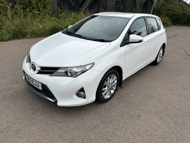 Toyota Auris 2013 - Cars in Broxbourne
