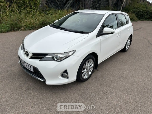 Toyota Auris 2013 - Cars in Broxbourne