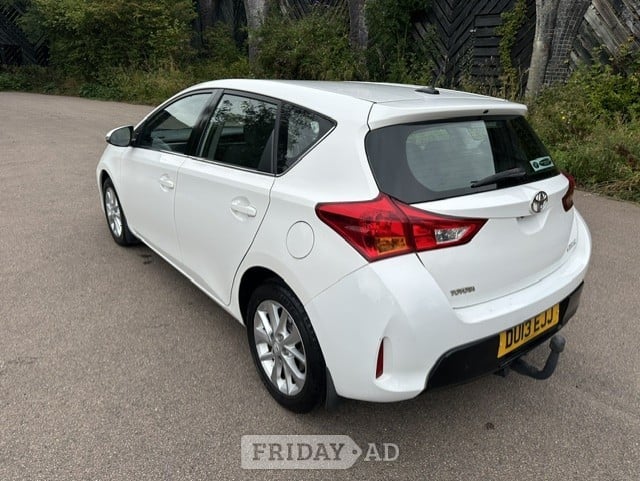 Toyota Auris 2013 - Cars