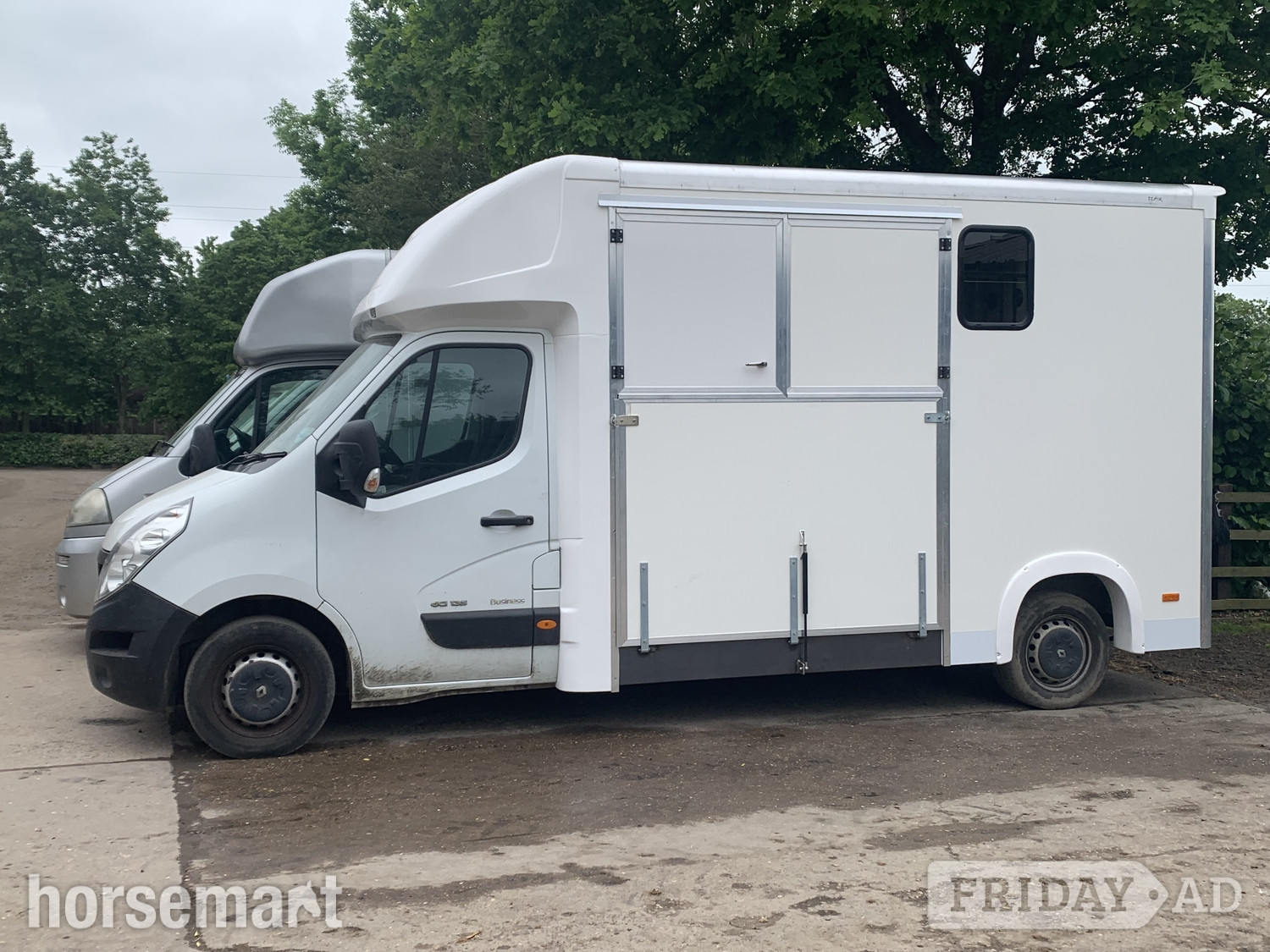 Select Hawk Renault Horsebox in Newark-on-Trent