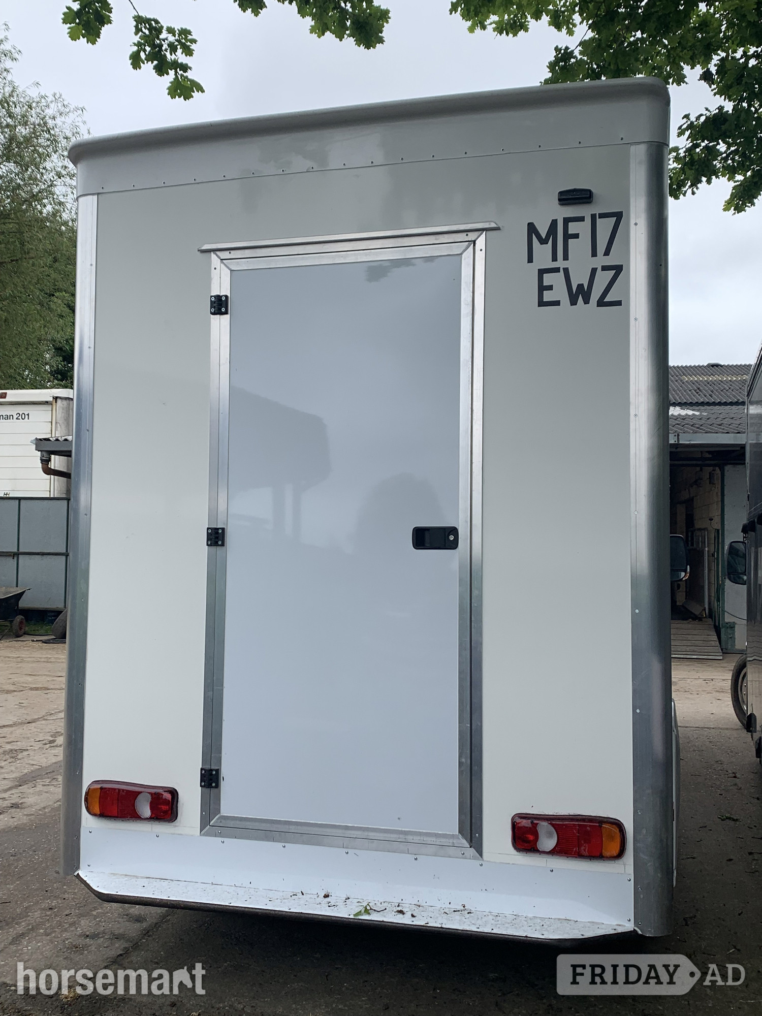 Select Hawk Renault Horsebox - Trailers & Horseboxes in Newark-on-Trent