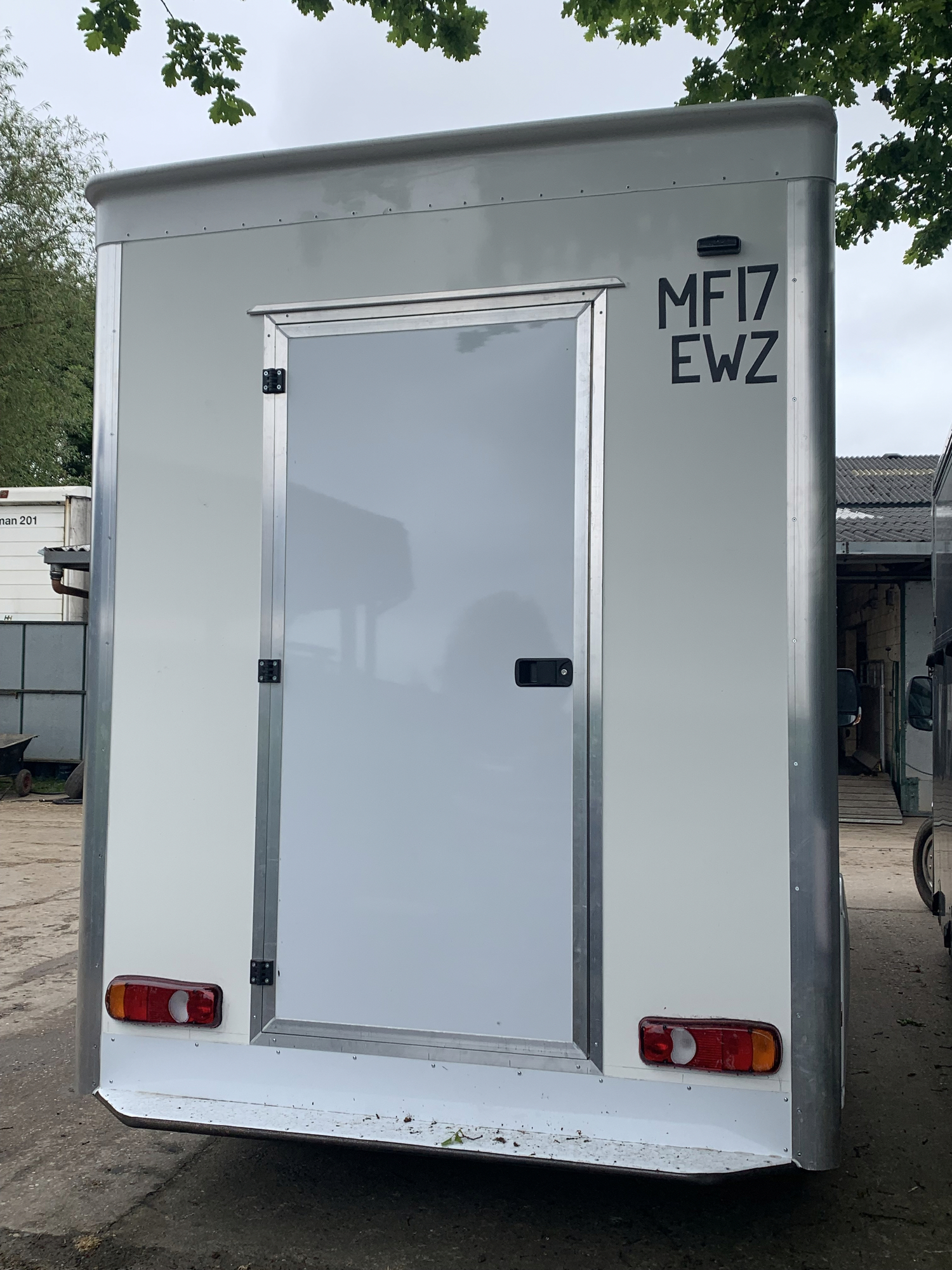 Select Hawk Renault Horsebox - Trailers & Horseboxes in Newark-on-Trent
