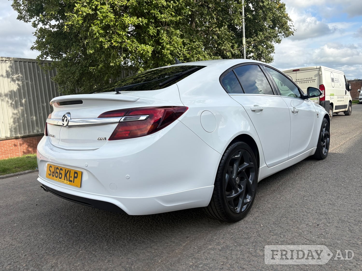 [ berth ]Vauxhall Insignia