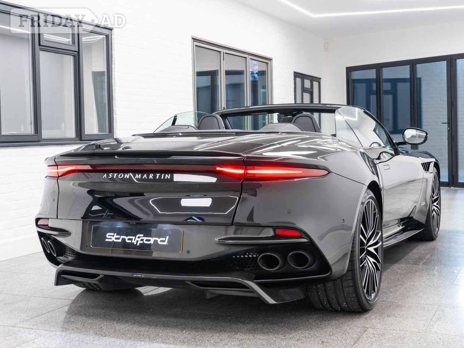 [ berth ]Aston Martin DBS