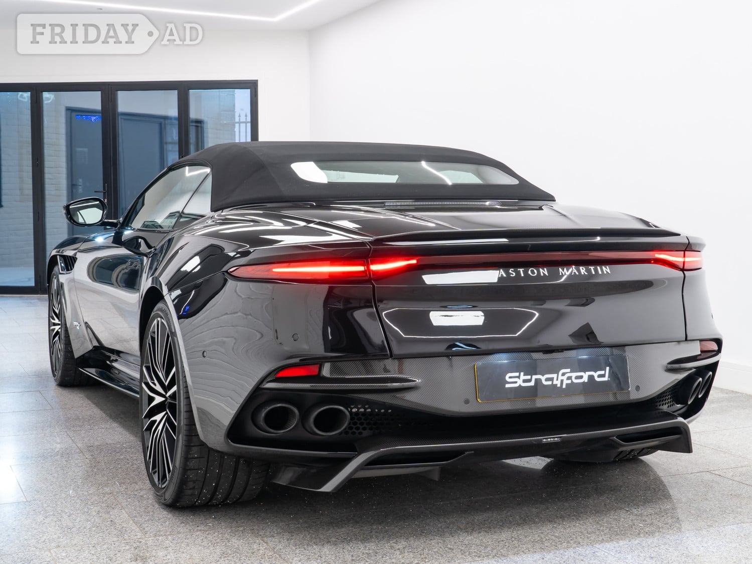 Aston Martin DBS 2019 - Cars