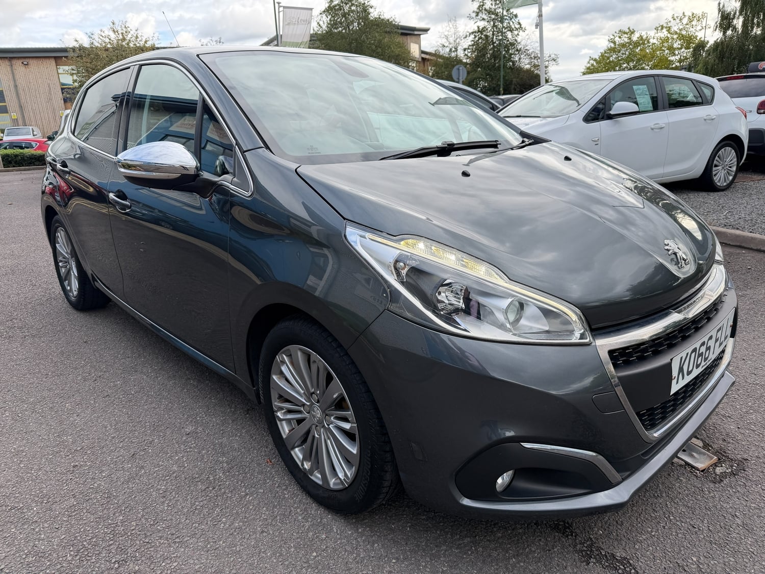 [ berth ]Peugeot 208