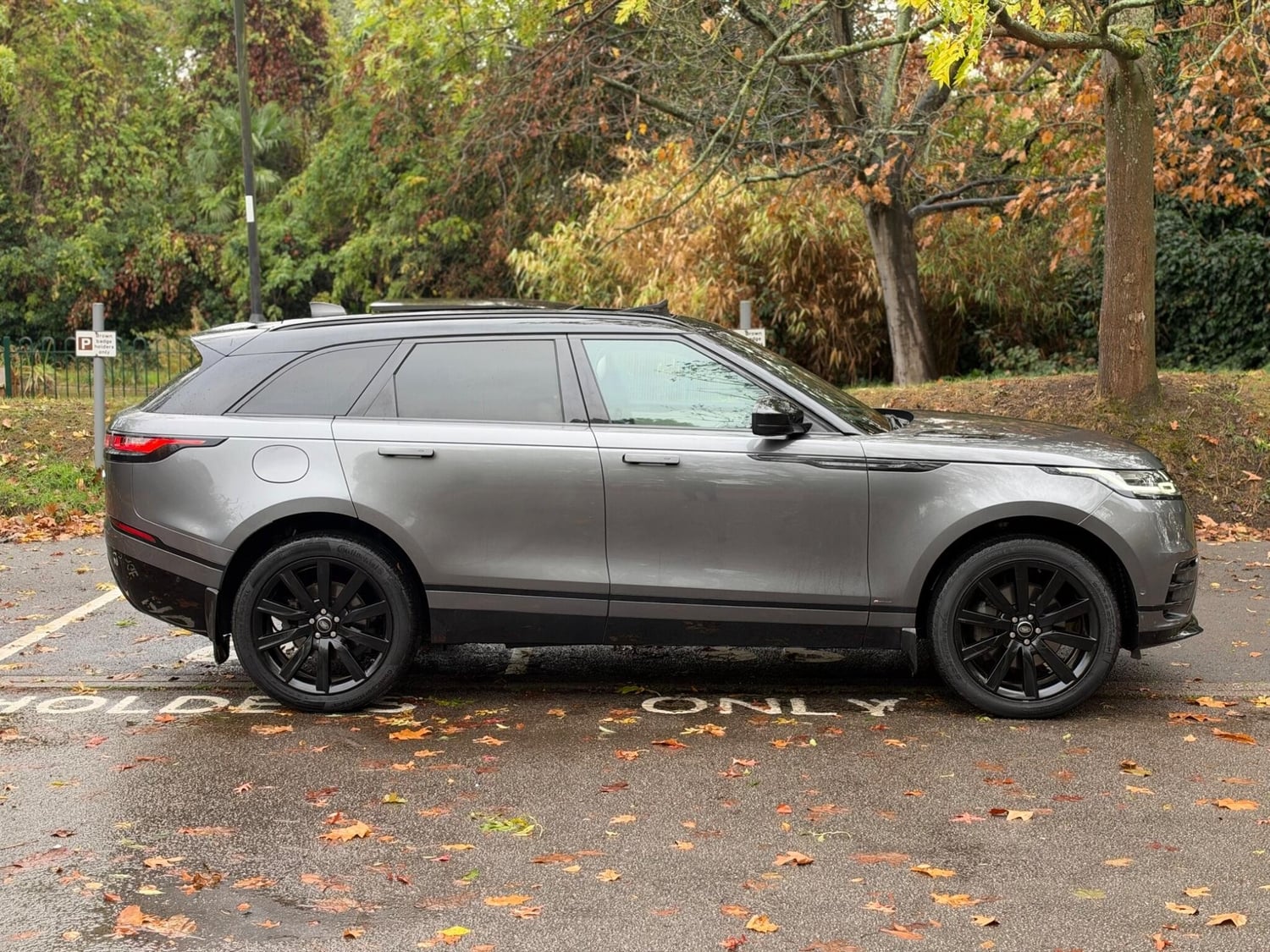 [ berth ]Land Rover Range Rover Velar