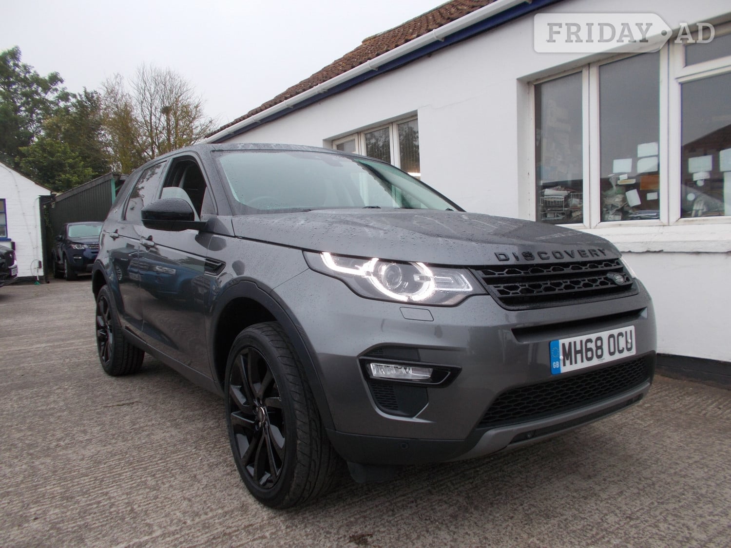 [ berth ]Land Rover Discovery Sport
