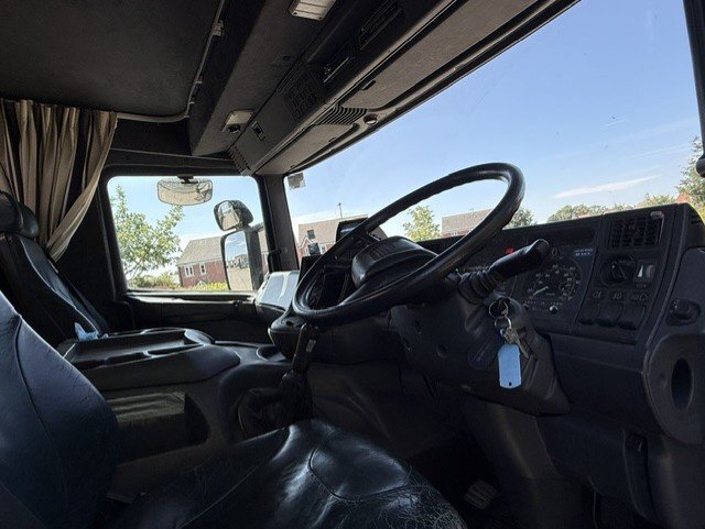 Oakley Supreme Scania P310 Horsebox - Trailers & Horseboxes in Banbury