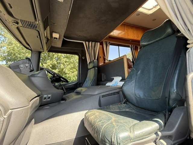 Oakley Supreme Scania P310 Horsebox - Trailers & Horseboxes