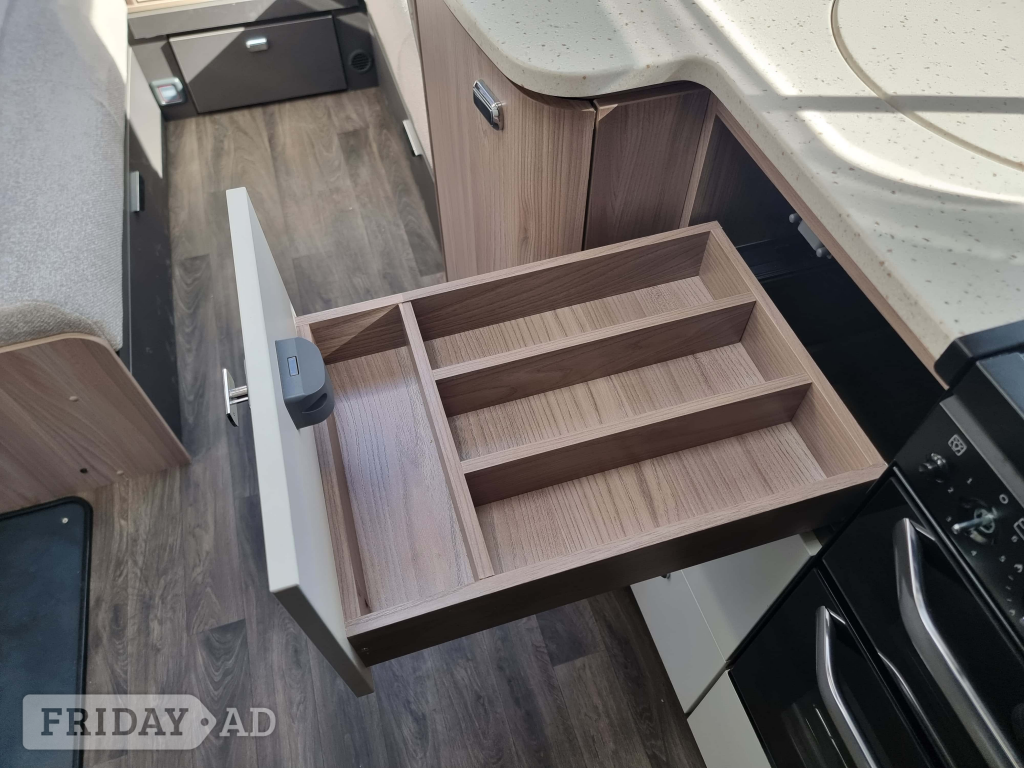 [4 berth ]Swift Conqueror 580