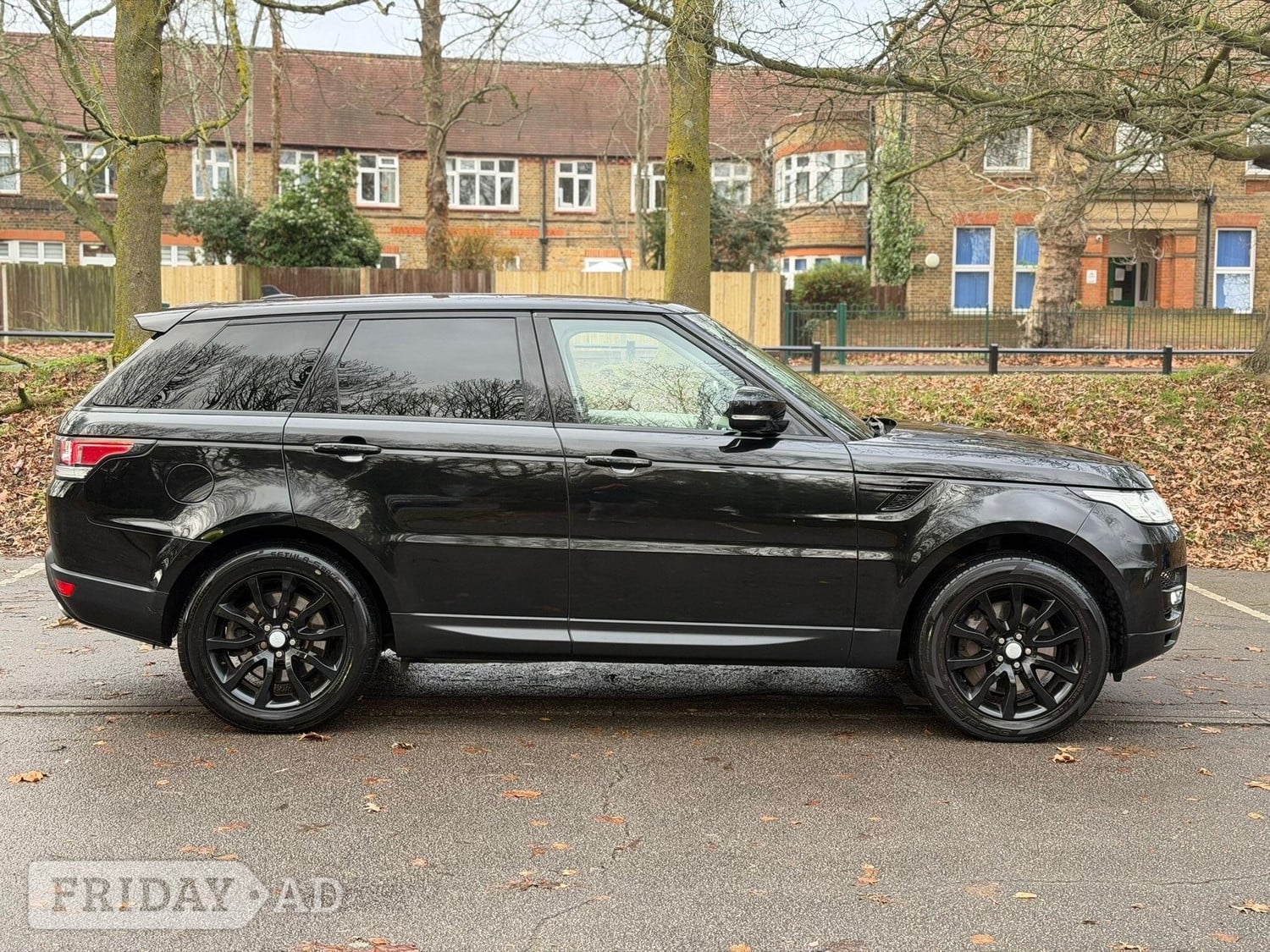 [ berth ]Land Rover Range Rover Sport