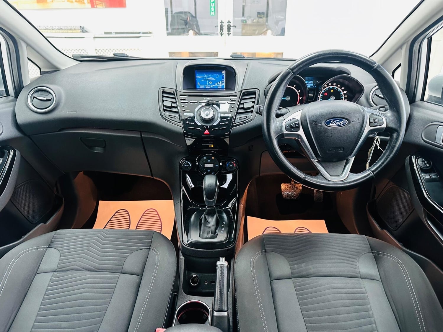 [ berth ]Ford Fiesta