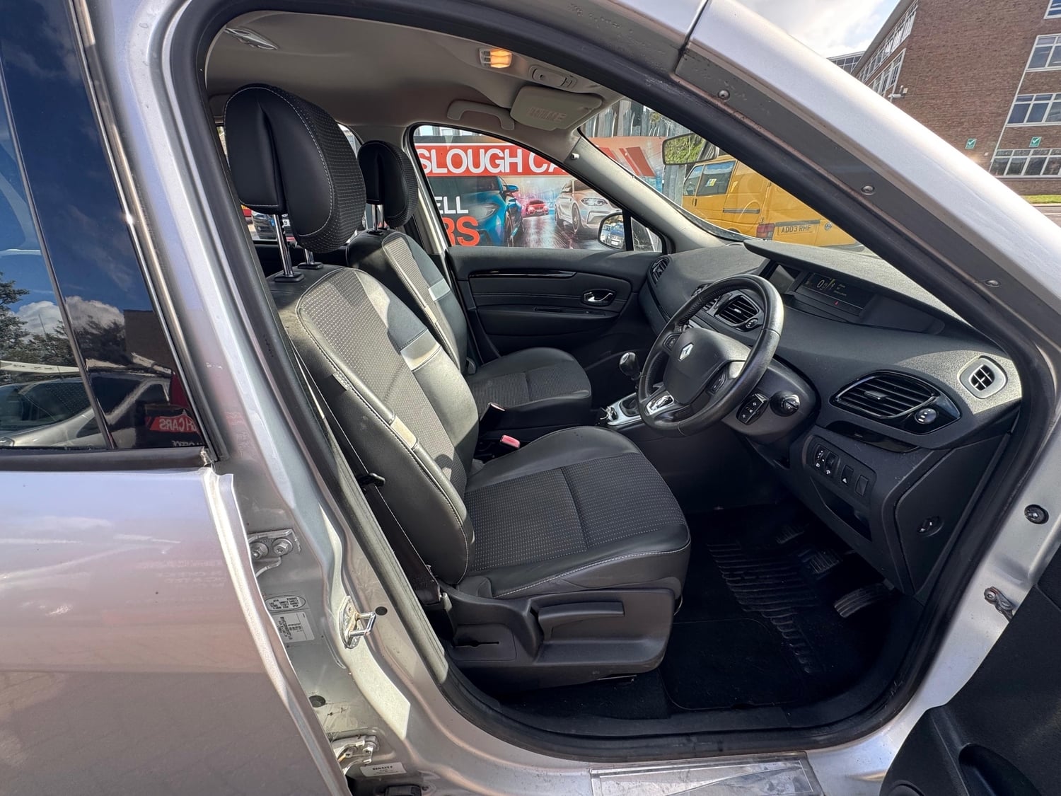 Renault Scenic 2013 - Cars