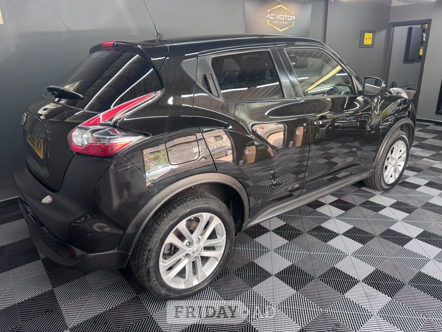 Nissan Juke 2015 - Cars in Chertsey