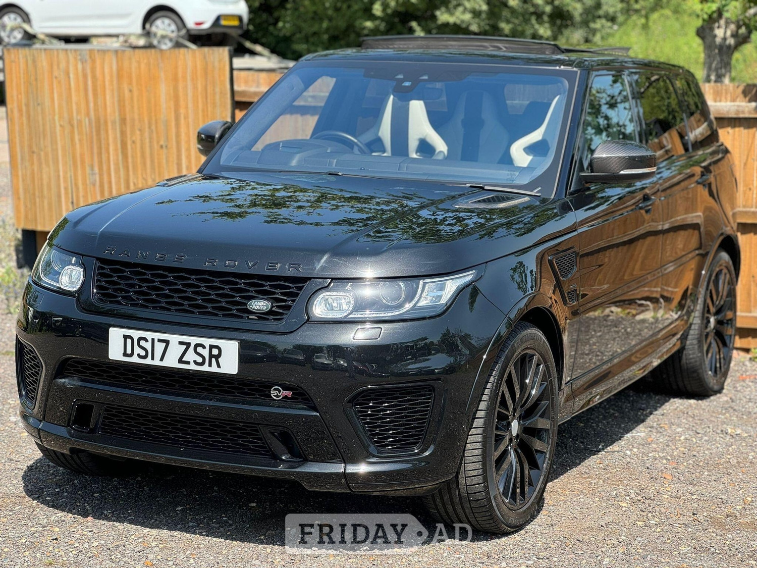 [ berth ]Land Rover Range Rover Sport
