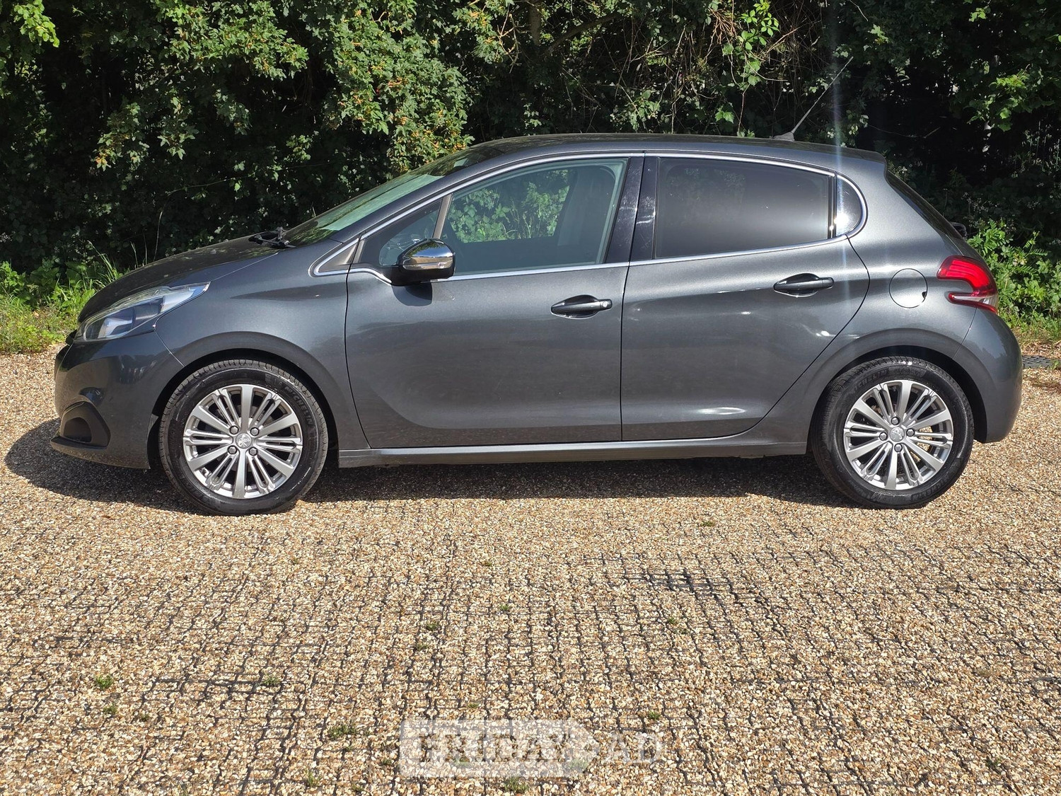 Peugeot 208 2015 - Cars