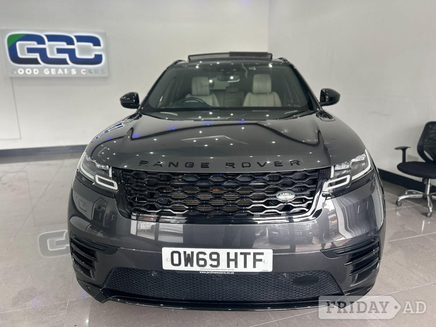 [ berth ]Land Rover Range Rover Velar