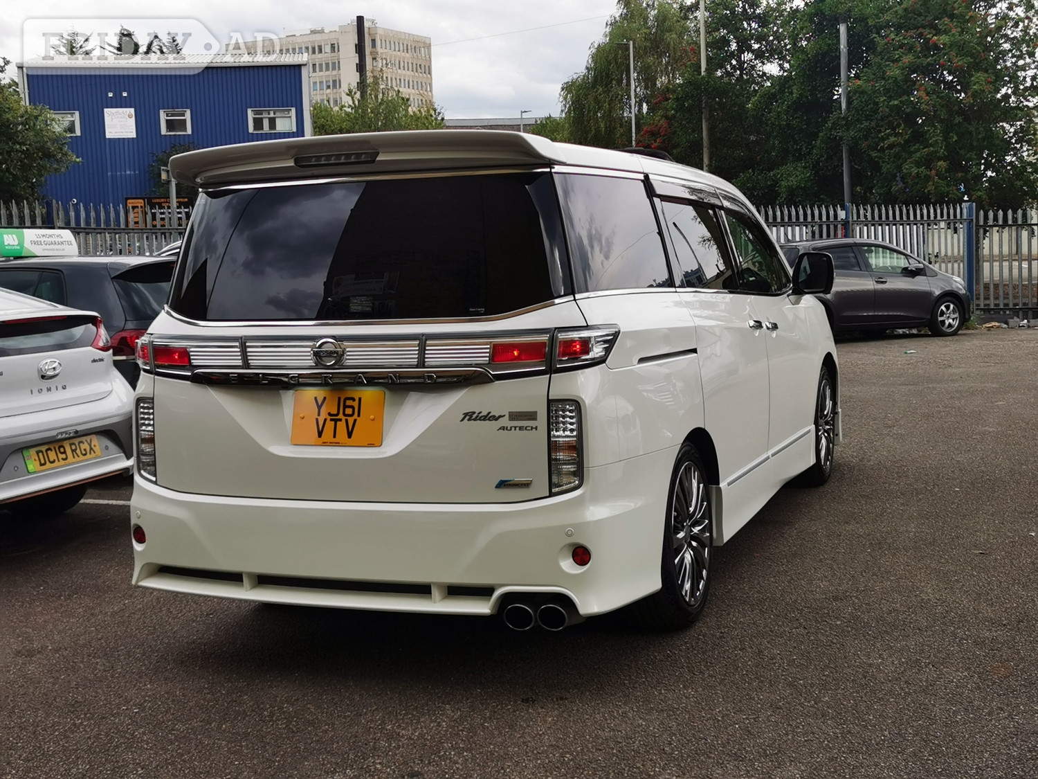 Nissan Elgrand 2012 - Cars in Bradford
