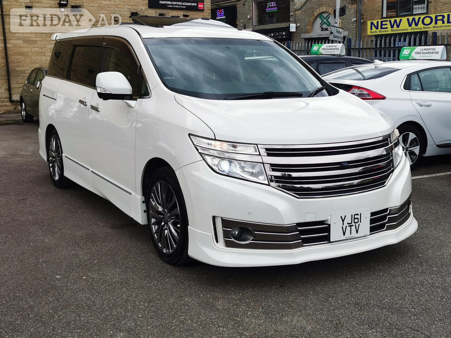 Nissan Elgrand 2012 - Cars