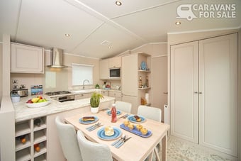 Escape in Style: Carnaby Lakehouse 40x13 Lodge