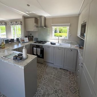 Escape in Style: Carnaby Lakehouse 40x13 Lodge