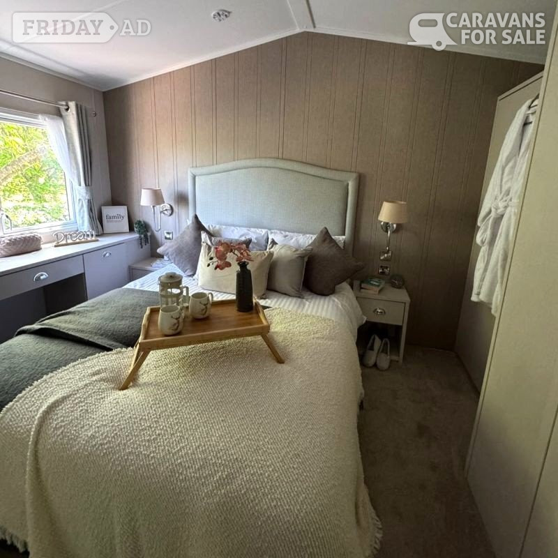 Escape in Style: Carnaby Lakehouse 40x13 Lodge - Holiday Homes