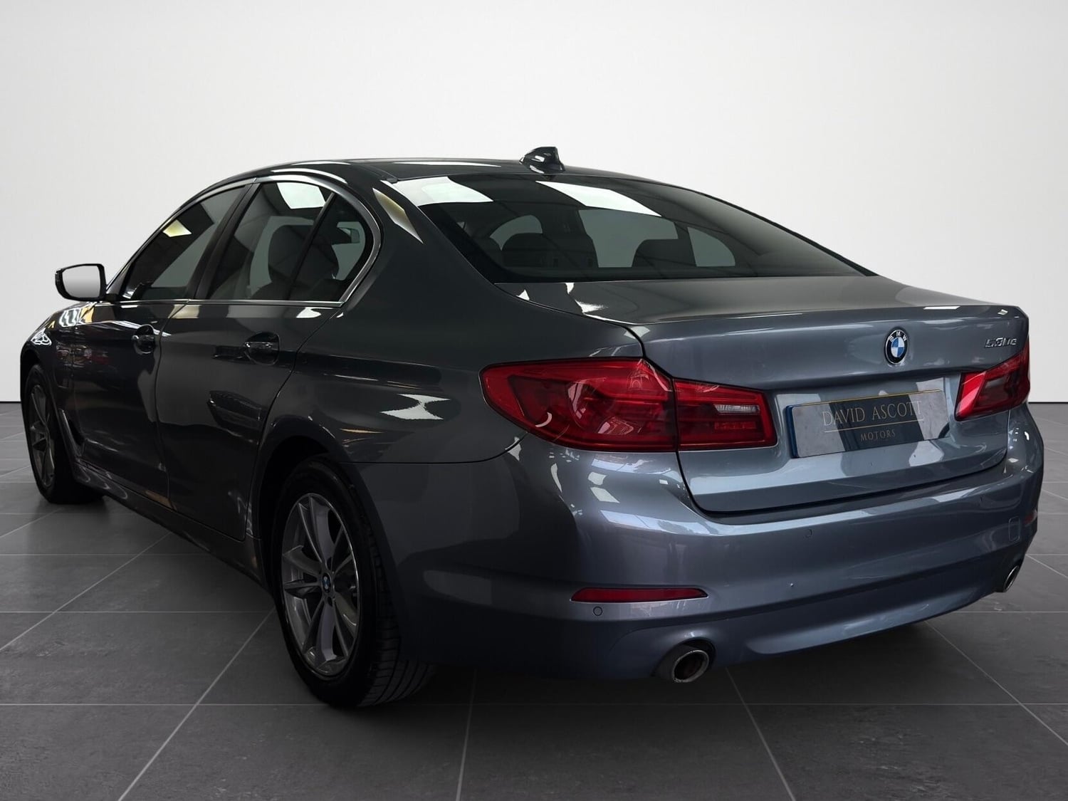 [ berth ]BMW 5 Series