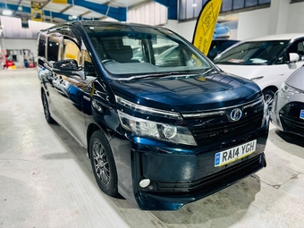 Toyota Voxy 2014