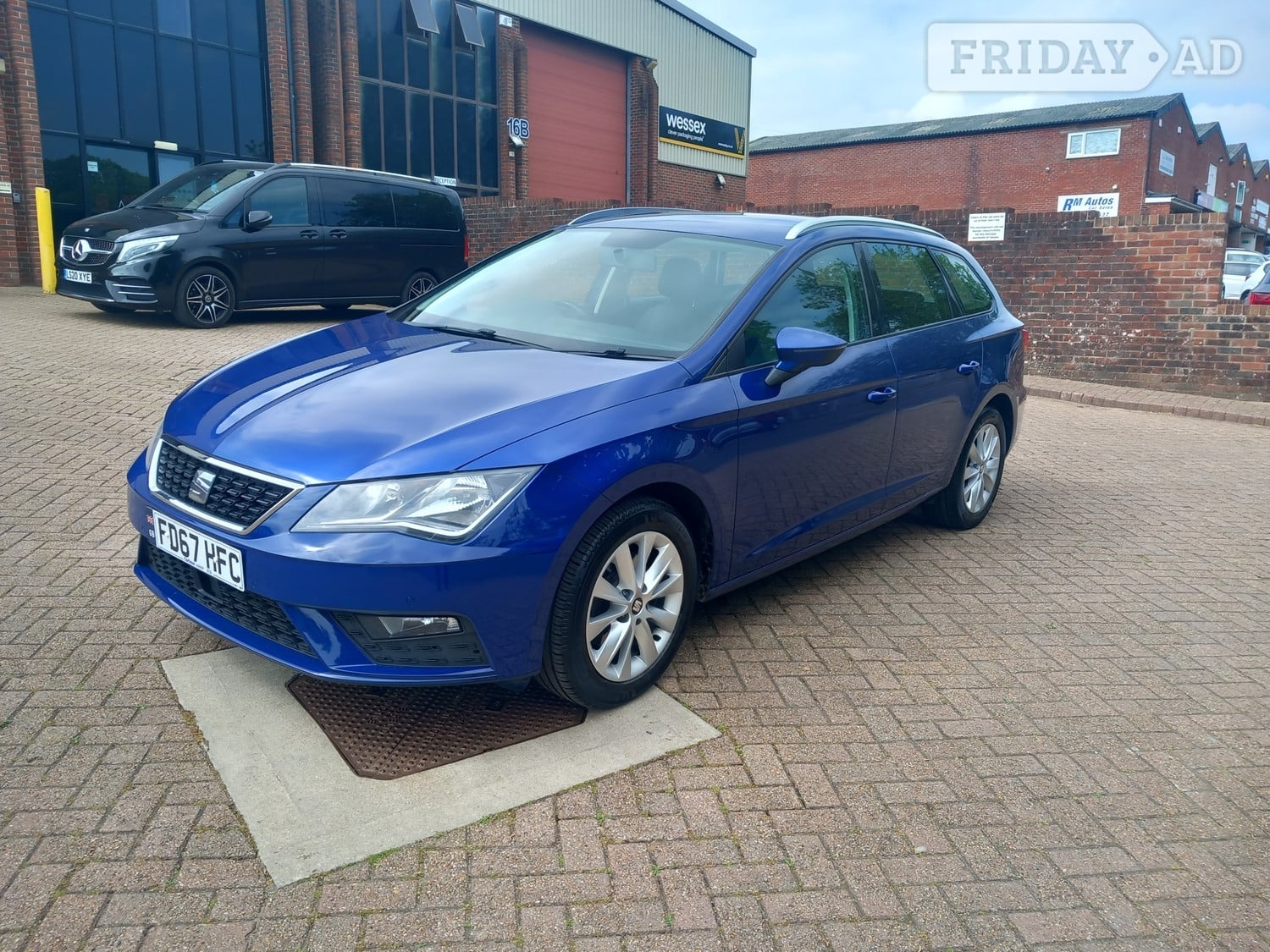 [ berth ]SEAT Leon