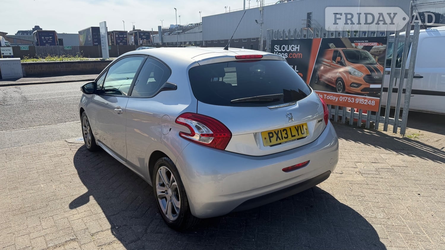 [ berth ]Peugeot 208