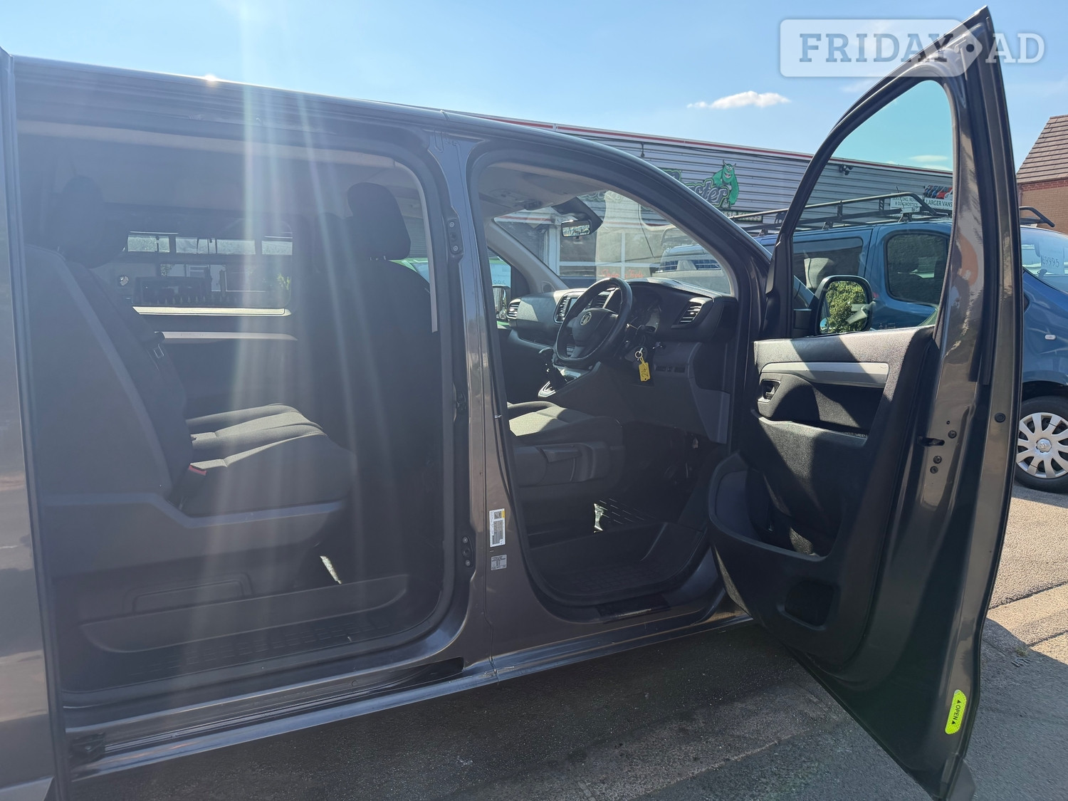 [ berth ]Vauxhall Vivaro