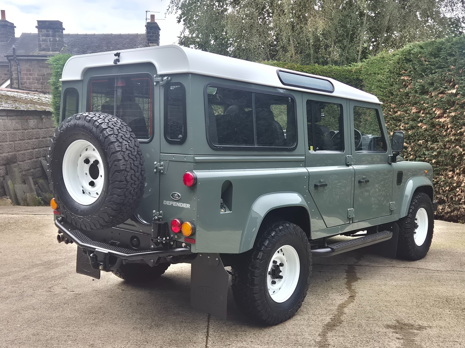 Land Rover Defender 110 2014 - Cars